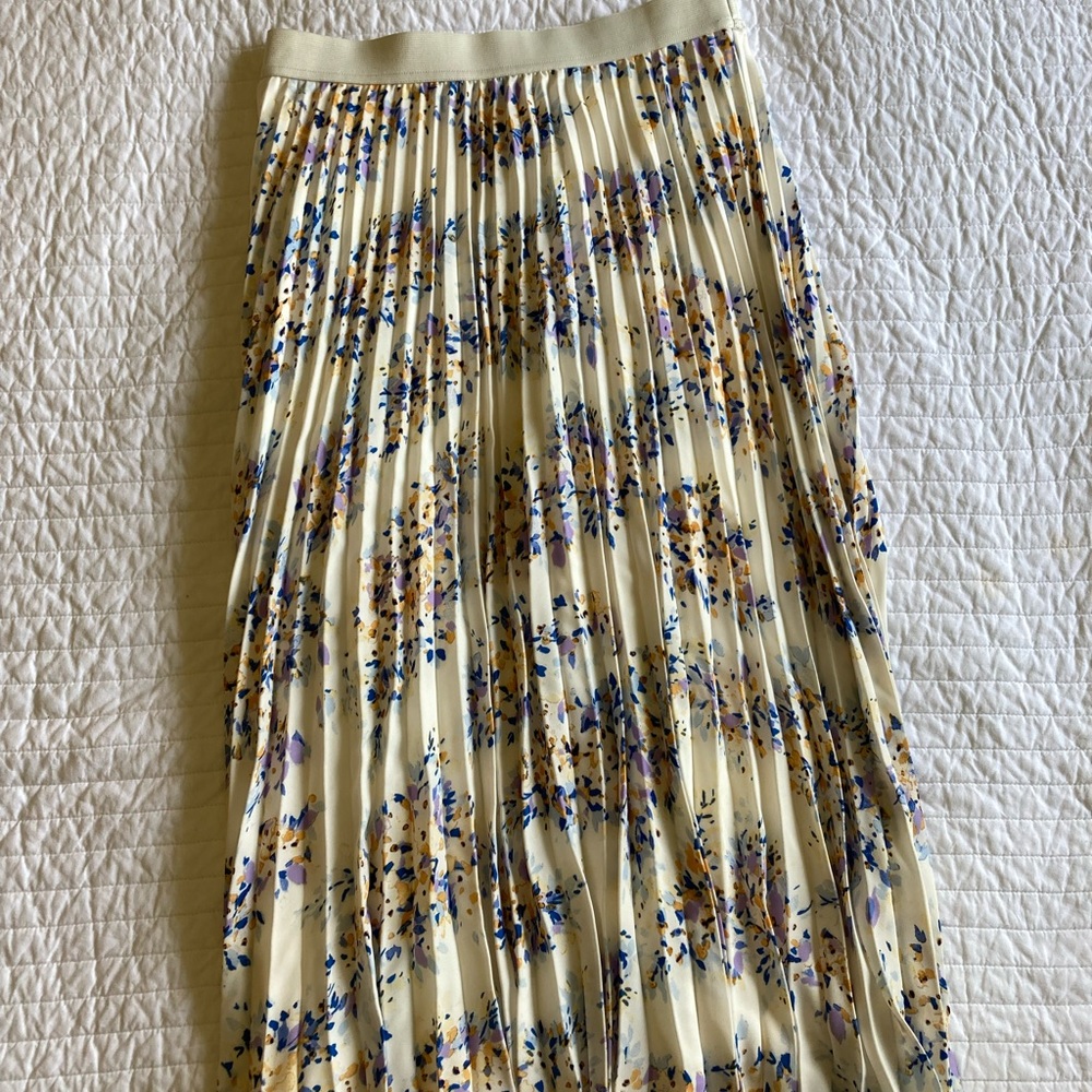 Vince camuto pleated a line skirt
